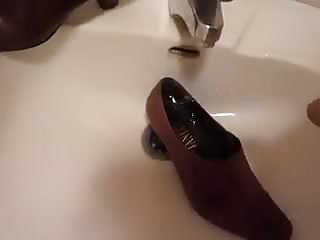 Piss in wifes brown work shoe