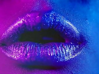 -lips-kiss-in-neon