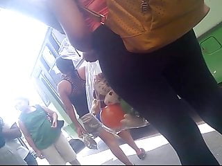 Milf Mature Mom vid: CULO DE ESTUDIANTE ESPERANDO EL BUS