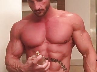 AM Ripped Muscle Posing 01