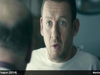 Actor Dany Boon shows off his bare butt