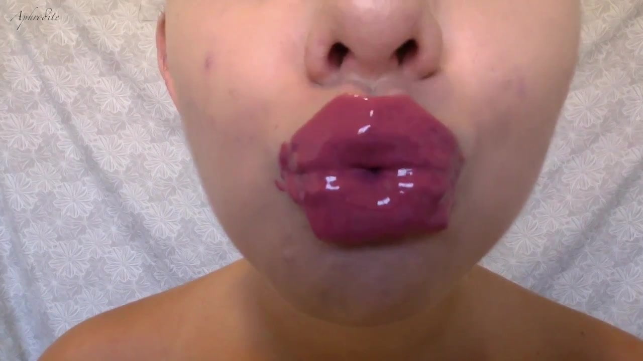 .perfect for lipstick blowjob.