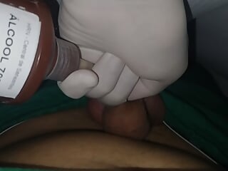 Sterilizing the friend&#039;s penis for the introduction of the fortifying serum