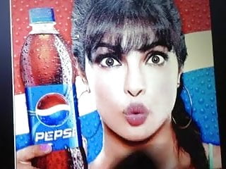 Hot Bollywood babe Priyanka got tributed!!! 