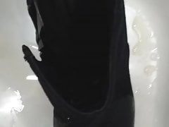 Pissing on sister shoes