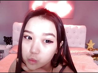 Stunning Asian bitch on webcam