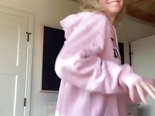 Brie Larson Dancing