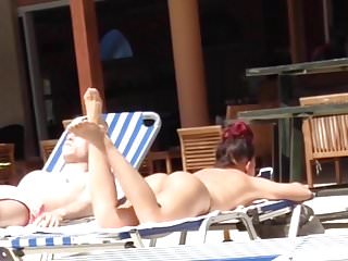 Nice ass at Hotel pool. Am Pool auf Rhodos