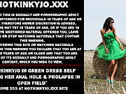 Hotkinkyjo in green dress self fisting her anal hole & prolapse in open field