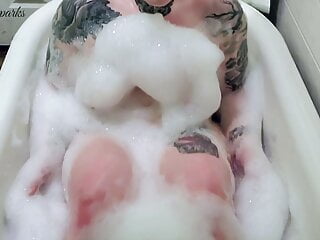 Plump Slut Rubs Pussy In Bathtub