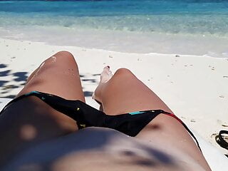 Pov Hot Skinny Teen Masturbating On The Beach...