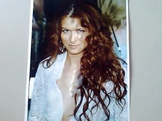 Debra Messing cum tribute