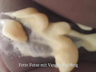 Fat pudding Cunt (Fette Fotze mit Pudding) - Bild 1