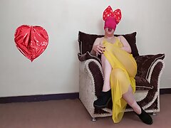 I'm a Horny Milf dirty dancing and touching myself for your cocks (Trailer-teaser)