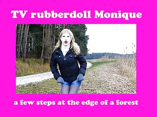 Rubberdoll Monique - Presenting herself outdoors