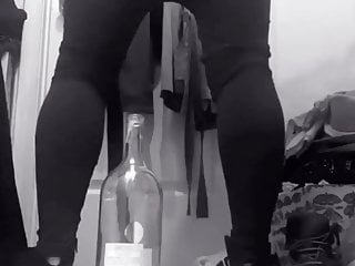 Big asses wife fucks a wine...