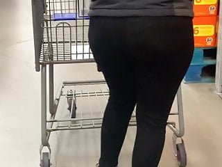 MILF w nice round sloppy booty