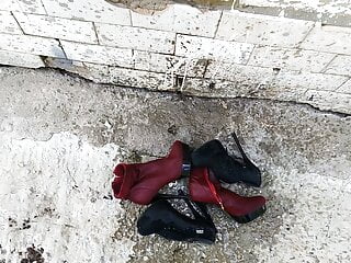 Pissing shoes25...