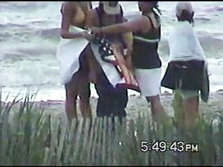 Beach Bikini Girl video: Girls Changing Clothes on The Beach