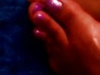 Black feet pink toes...