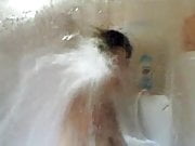 Candice sous la douche 1