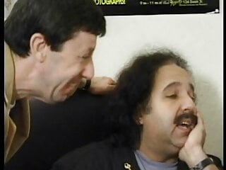 Den Sohn beim Sex mit der Nachbarin erwischt