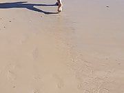 Esposa gostosa de fio dental na praia de Joao Pessoa 