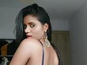 Indian girl in a saree does naked porn and shows boobs