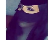 Femme arabe en Hijab avec des yeux sexy 1