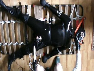 Rubberslave gets a cbt by neonwand...