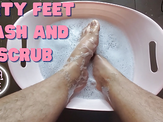  video: Wash and scrub my big dirty feet
