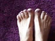 Lady Laura - sexy feet! Teaser