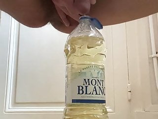 سکس گی pee in bottle 2 HD فیلم آماتور  60 فریم در ثانیه (همجنسگرا)  