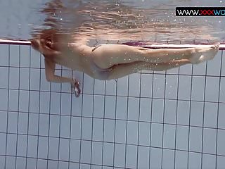 Bouncing boobs underwater