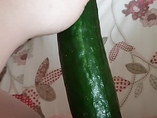 ALISON- BBW FROM SOUTH SHEILDS HAVING CUCUMBER FUN