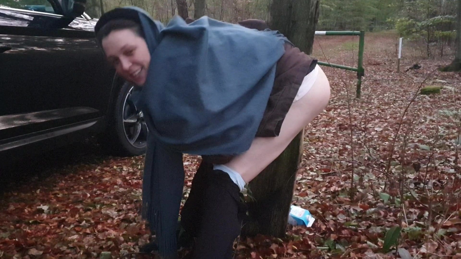 American Hoe pissing in German Forest
