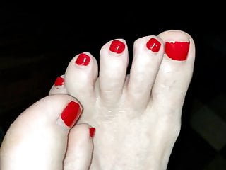 Loving my wifes dirty toes...