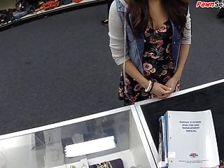 Pawning college student sucks store manager...