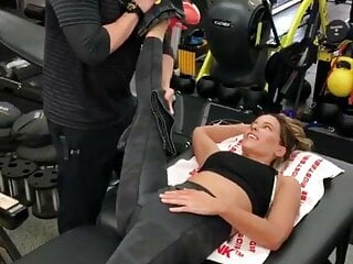 Kate Beckinsale Working Flexibility Gym...