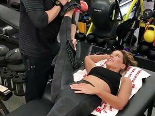 Kate beckinsale working flexibility gym...