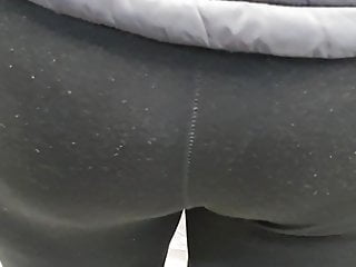  video: Stepmom jiggles ass for sex with Hindu husband