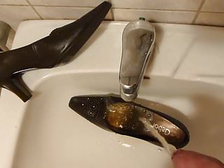 Piss In Wifes Brown Classic Pump...