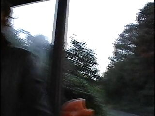 Diese kleine huebsche Fickmaus uebernimmt noch Bueroarbeiten - Bild 2