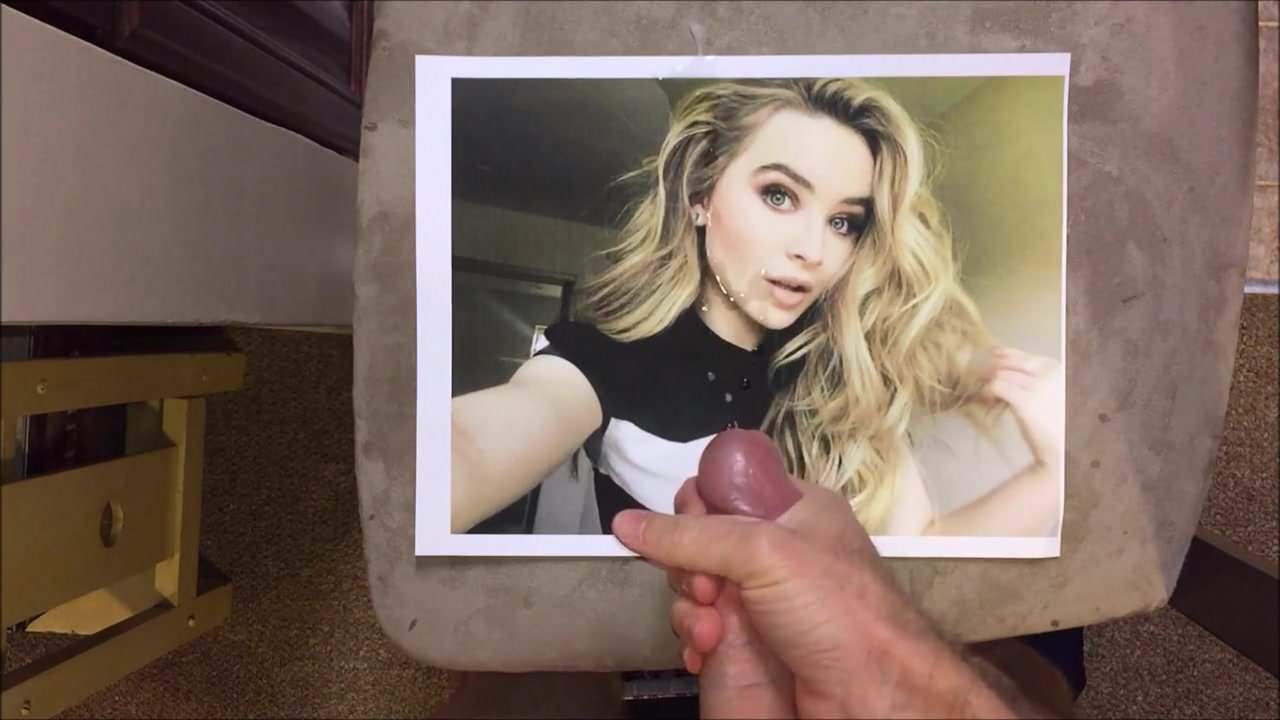 Sabrina Carpenter Nude Fakes