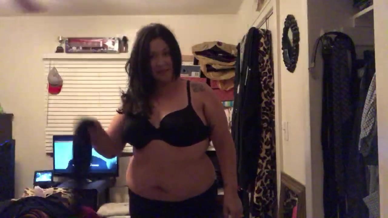Sexy Latina striptease 